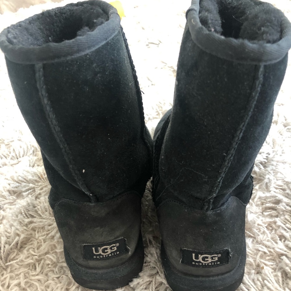 Black ugg boot